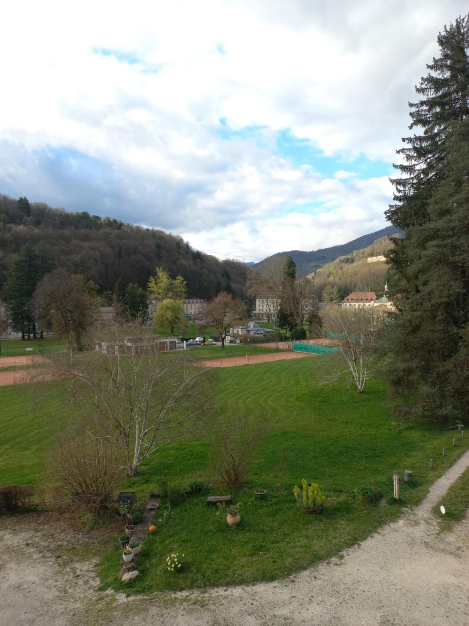 Residence Du Parc Saint-Martin-dʼUriage Екстериор снимка