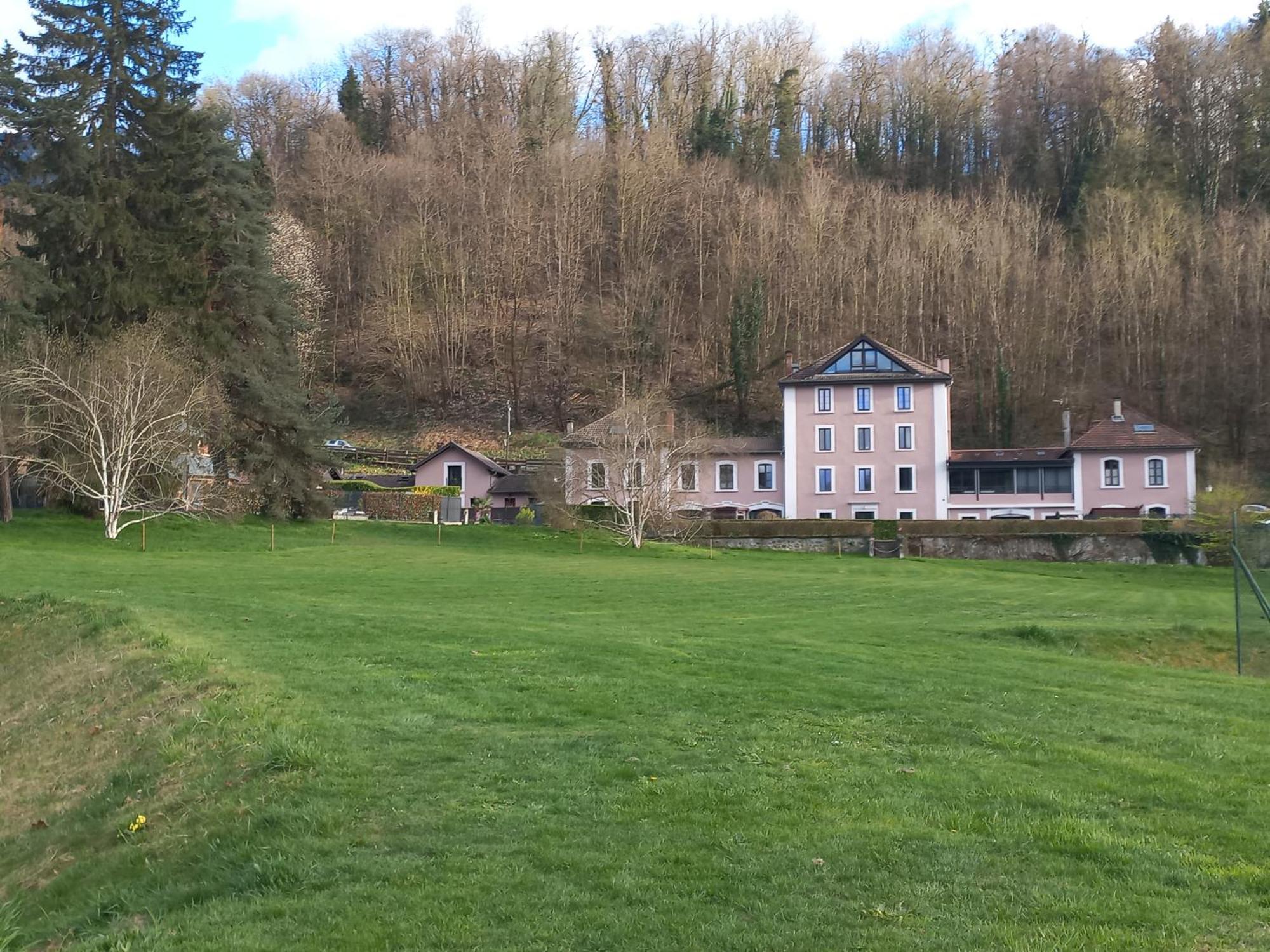 Residence Du Parc Saint-Martin-dʼUriage Екстериор снимка
