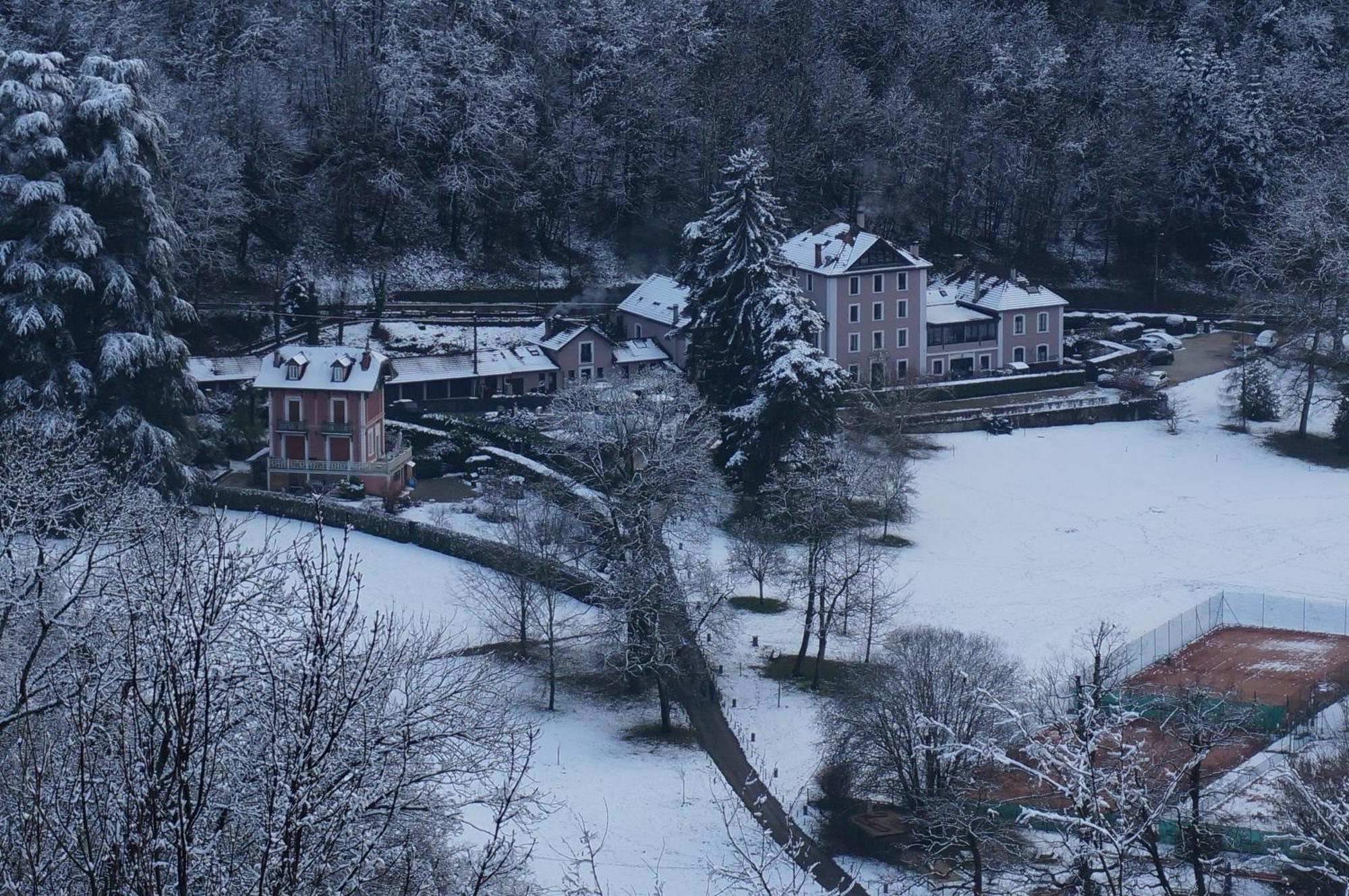 Residence Du Parc Saint-Martin-dʼUriage Екстериор снимка